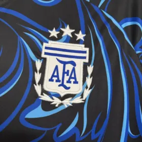Seconda Maglia Argentina 2026/27 — fotografia reale dello stemma e del tessuto