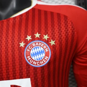 Camiseta Bayern Múnich Manga Larga 2026/27 – Local — Detalle de materiales y logo