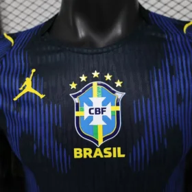 Seconda Maglia Brasile 2026/27 Versione Giocatore — foto reale dello stemma e del tessuto