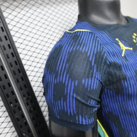 Seconda Maglia Brasile 2026/27 Versione Giocatore — foto reale della manica e del tessuto