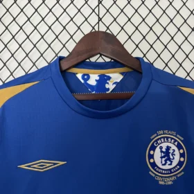 Camiseta Chelsea 2005/06 Retro – Primera Equipación — Detalle de materiales y logo