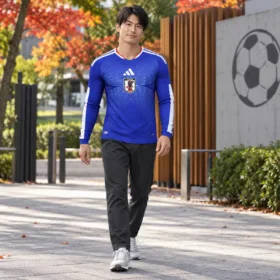 Prima Maglia Giappone Manica Lunga 2026/27 Versione Giocatore – modello virtuale; pantaloni e scarpe non inclusi