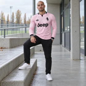 Seconda Maglia Juventus 2026/27 – Manica Lunga Versione Giocatore – presentazione con modello virtuale; pantaloni e scarpe non inclusi