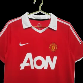 Camiseta Manchester United 2010/11 – Primera Equipación — Detalle de materiales y logo