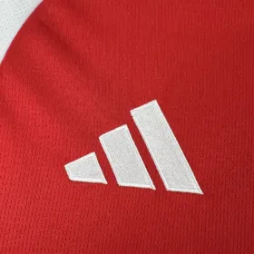 Prima Maglia Arsenal 2026/27 – Manica Lunga – dettaglio reale del prodotto 2, foto del fornitore