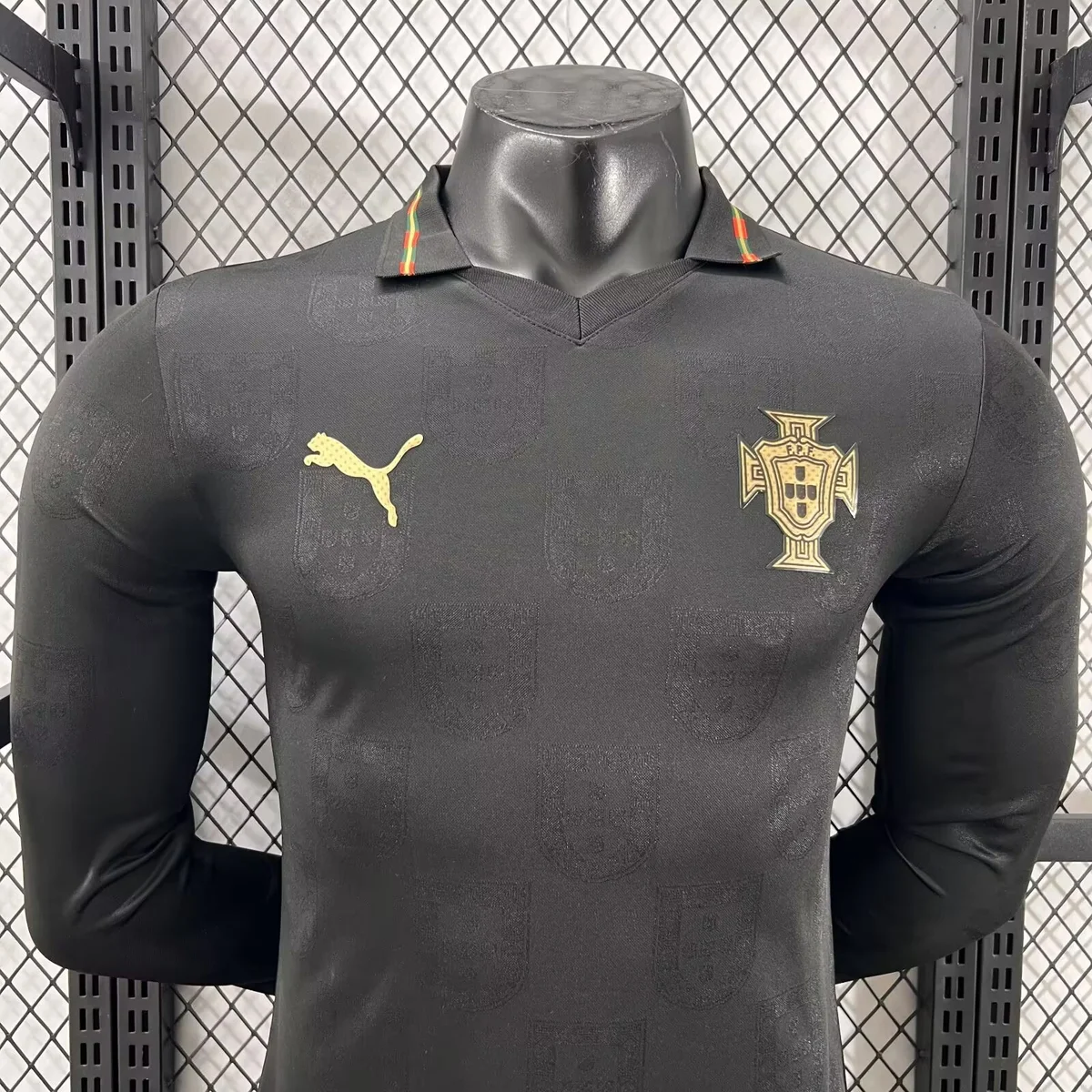Camiseta Portugal Negra Manga Larga 2026 versión jugador – detalle 1