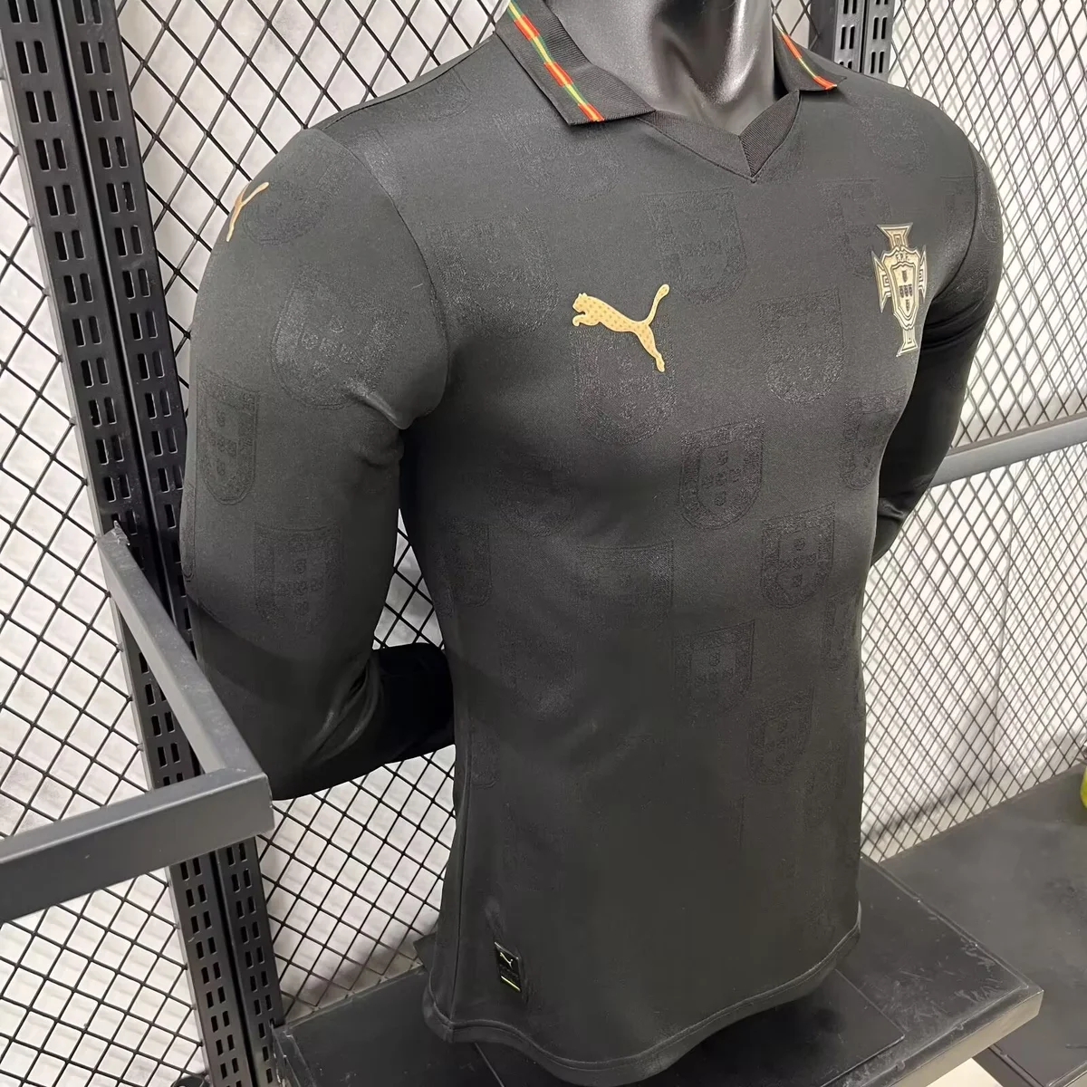 Camiseta Portugal Negra Manga Larga 2026 versión jugador – detalle 3