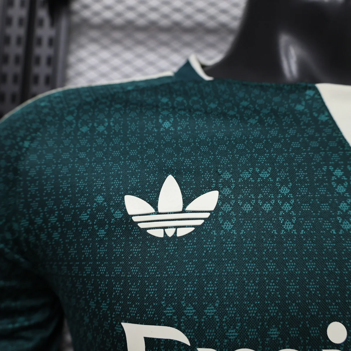Seconda Maglia Real Madrid 2026/27 – Manica Lunga Versione Giocatore – dettaglio reale del prodotto 1, foto del fornitore