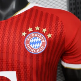 Camiseta Bayern Múnich 2026/27 – Primera Equipación — Detalle de materiales y logo