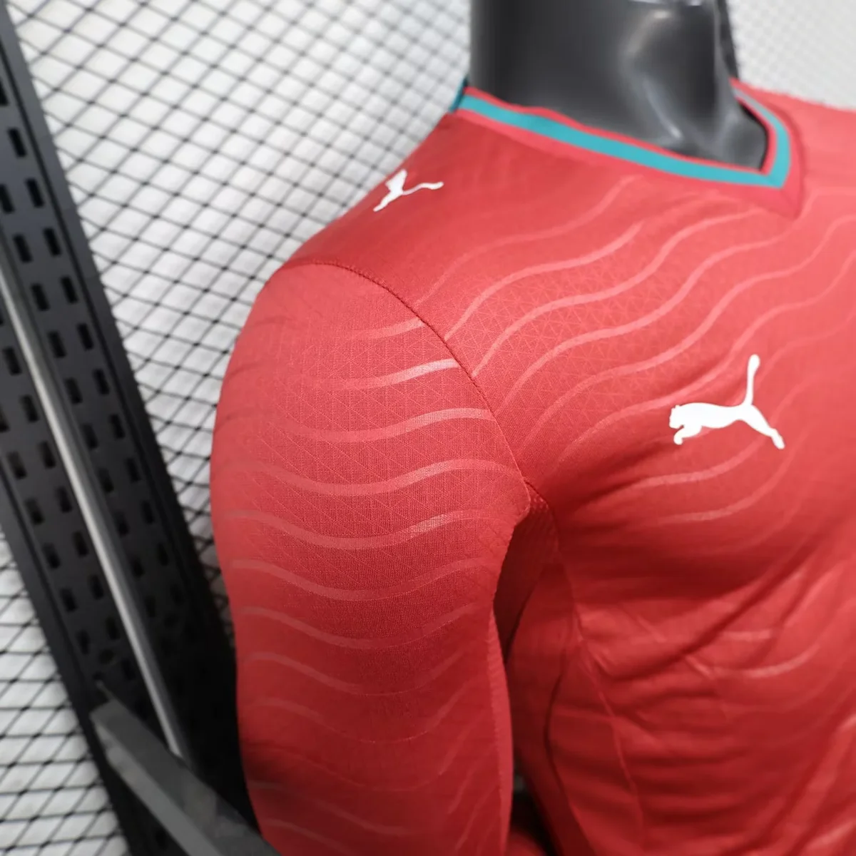 Camiseta Portugal Roja Manga Larga 2026 versión jugador – detalle 3