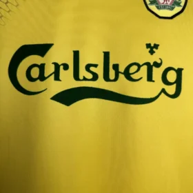 Seconda Maglia Liverpool 2004/05 Retro — Dettaglio materiali e logo