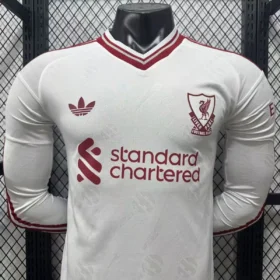 Camiseta Liverpool Manga Larga 2026/27 – Segunda Equipación — Detalle de materiales y logo