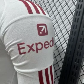 Camiseta Liverpool Manga Larga 2026/27 – Segunda Equipación — Detalle de acabados