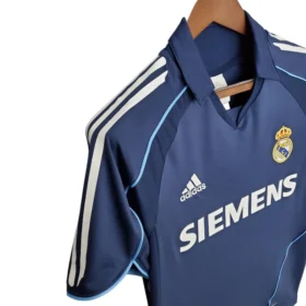 Camiseta Real Madrid 2005/06 Retro – Segunda Equipación — Detalle de acabados