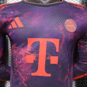 Tercera Camiseta Bayern Múnich Manga Larga 2026/27 — Detalle de materiales y logo