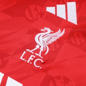 Conjunto Entrenamiento Liverpool Rojo 2026/27 — Detalle de materiales y logo