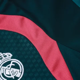 Conjunto Entrenamiento Real Madrid Verde Petróleo 2026/27 — Detalle de acabados