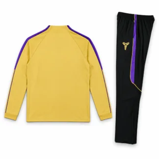 Chándal Barcelona amarillo 2026/27 – presentación virtual: espalda de la parte superior y pantalón frontal o lateral doblado