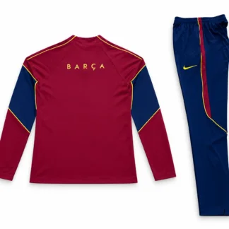Chándal Barcelona granate 2026/27 – presentación virtual: espalda de la parte superior y pantalón frontal o lateral doblado