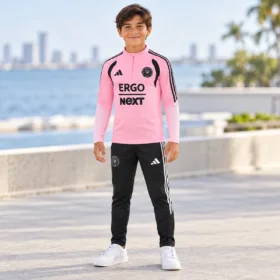 Chándal Inter Miami infantil rosa 2026/27 – modelo virtual con rostro visible