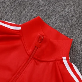 Chándal Liverpool Roja 2026/27 — Detalle de materiales y logo