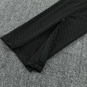 Chándal Real Madrid Total Black 2026/27 — Detalle de acabados