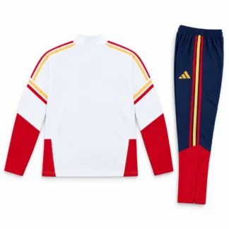 Chándal España infantil blanco de dos estrellas 2026/27 – presentación virtual: espalda de la parte superior y pantalón frontal o lateral doblado