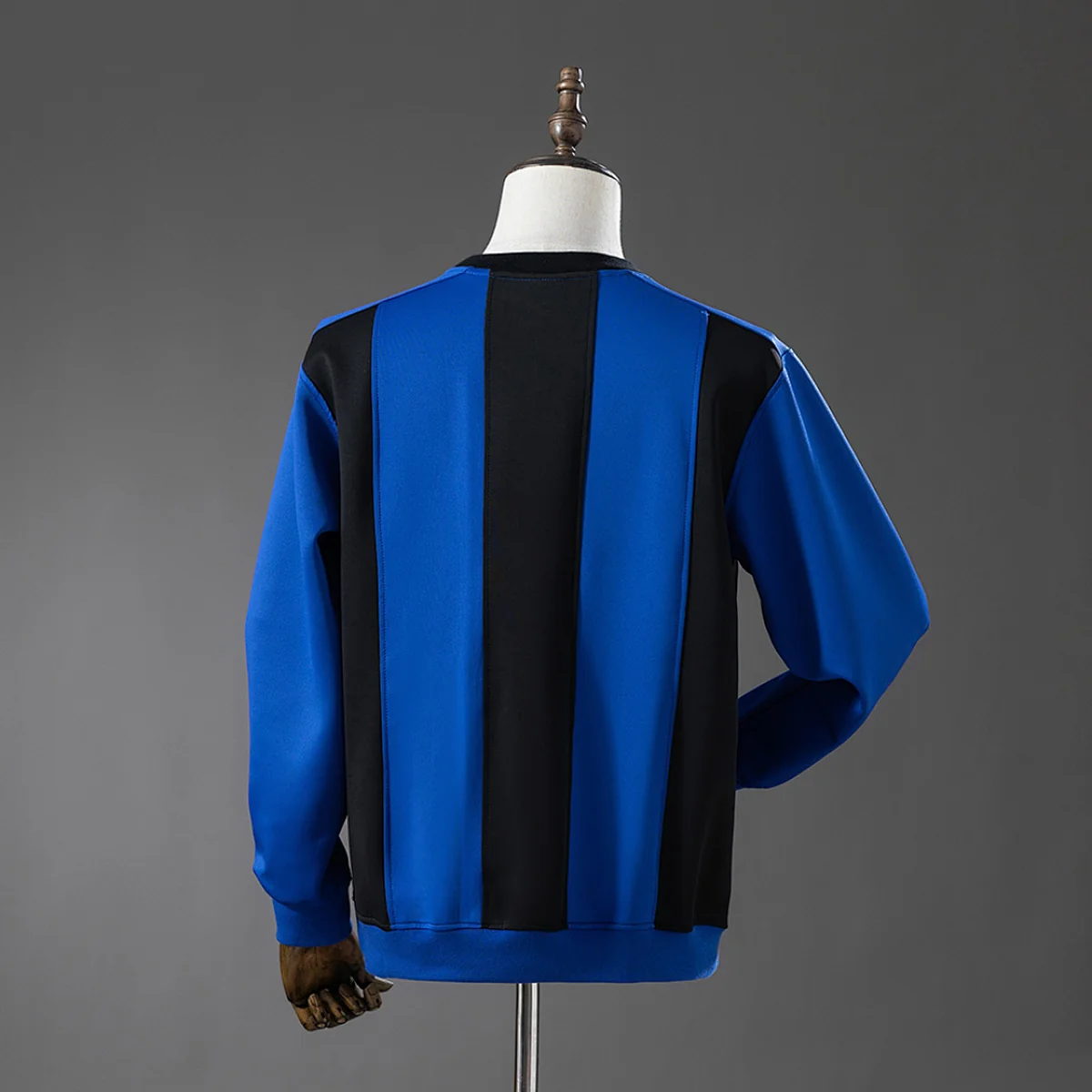 Sudadera Inter Cuello Redondo Rayas Azules y Negras 2025/26 – espalda