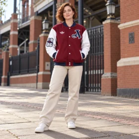 Giacca Arsenal Bordeaux e Bianca Stile College – indossata da modello virtuale