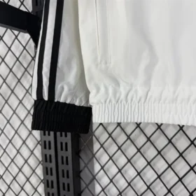 Chaqueta Alemania Blanca y Negra con Cremallera – foto real de las costuras y la confección