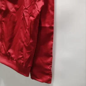 Chaqueta Manchester United Retro Roja AIG 2007/08 – foto real de las costuras y la confección