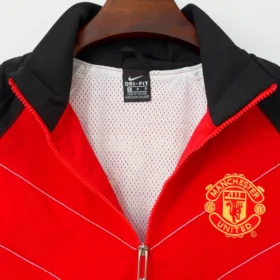 Giacca Manchester United Retro Rossa e Nera 2006/07 – foto reale del tessuto e delle finiture