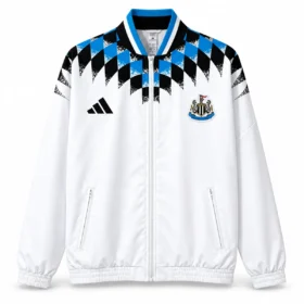 Chaqueta Newcastle Blanca con Estampado Negro y Azul – vista frontal comercial