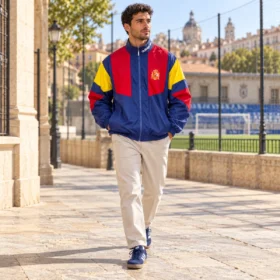 Chaqueta España Azul Roja y Amarilla con Cremallera – sobre modelo virtual, imagen ilustrativa