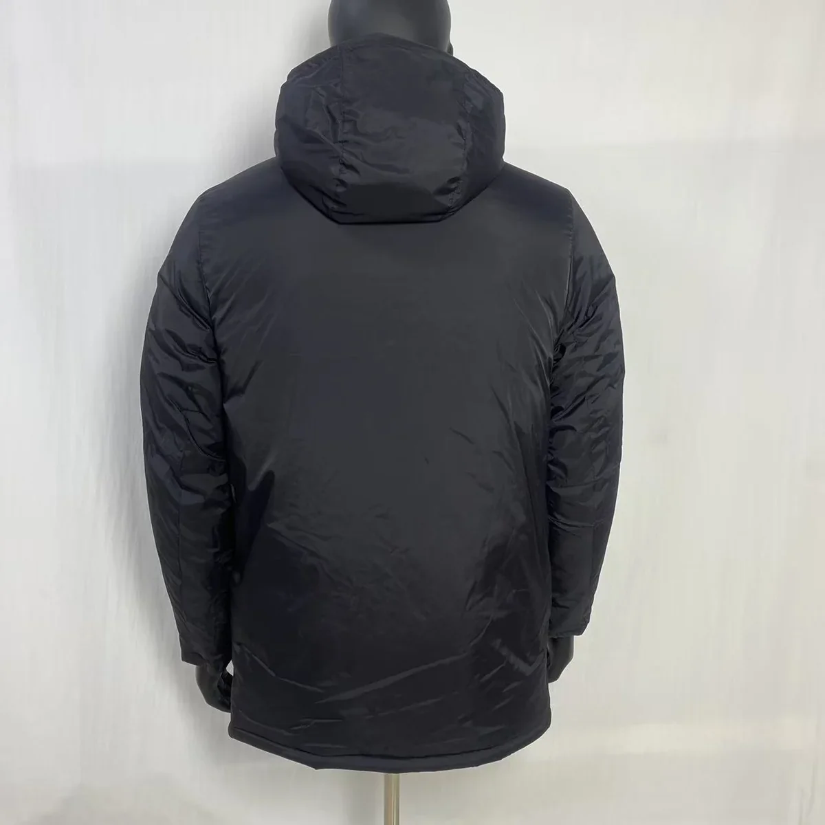Chaqueta Acolchada Milan Larga Gris Oscuro – espalda