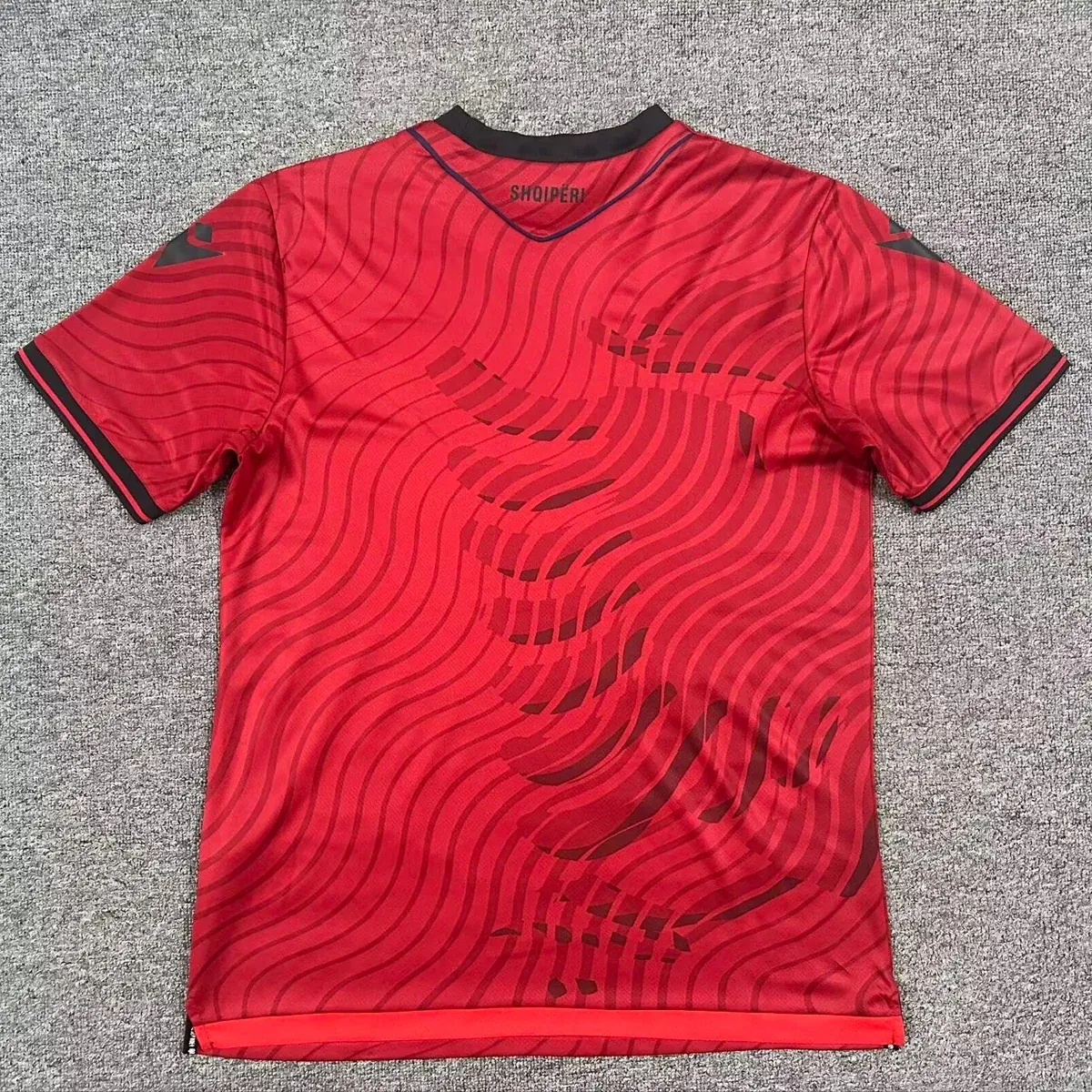 Camiseta Albania Roja 2025/26 – espalda