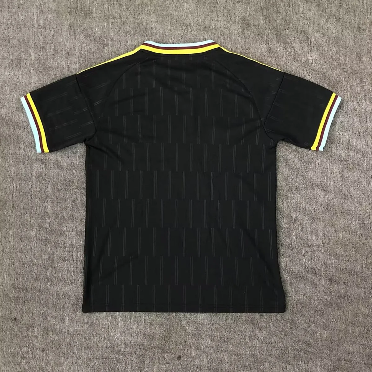 Camiseta Aston Villa Especial Negra y Amarilla 2026/27 – espalda