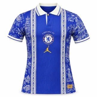 Maglia Chelsea Special Blu e Bianca 2026/27 — vista frontale, presentazione commerciale