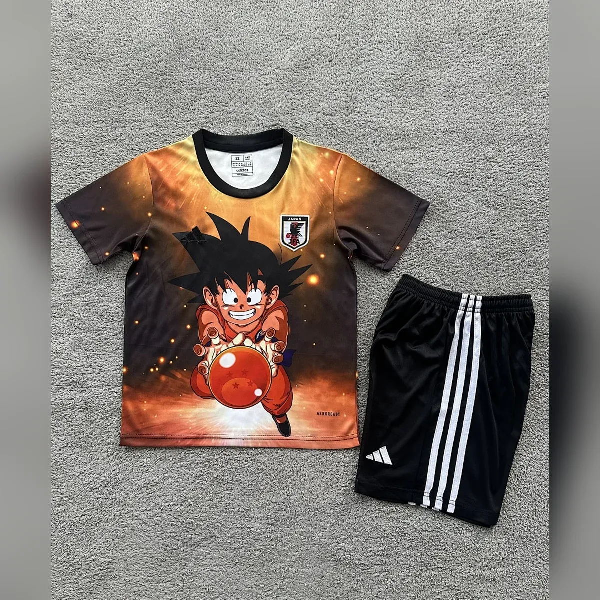 Camiseta Japón Goku Niño 2025/26 con Pantalón – frontal