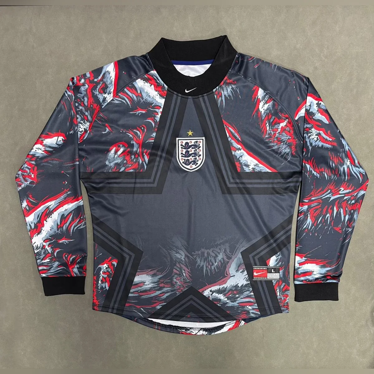 Camiseta Inglaterra Manga Larga Gráfico Rojo 2026/27 – frontal
