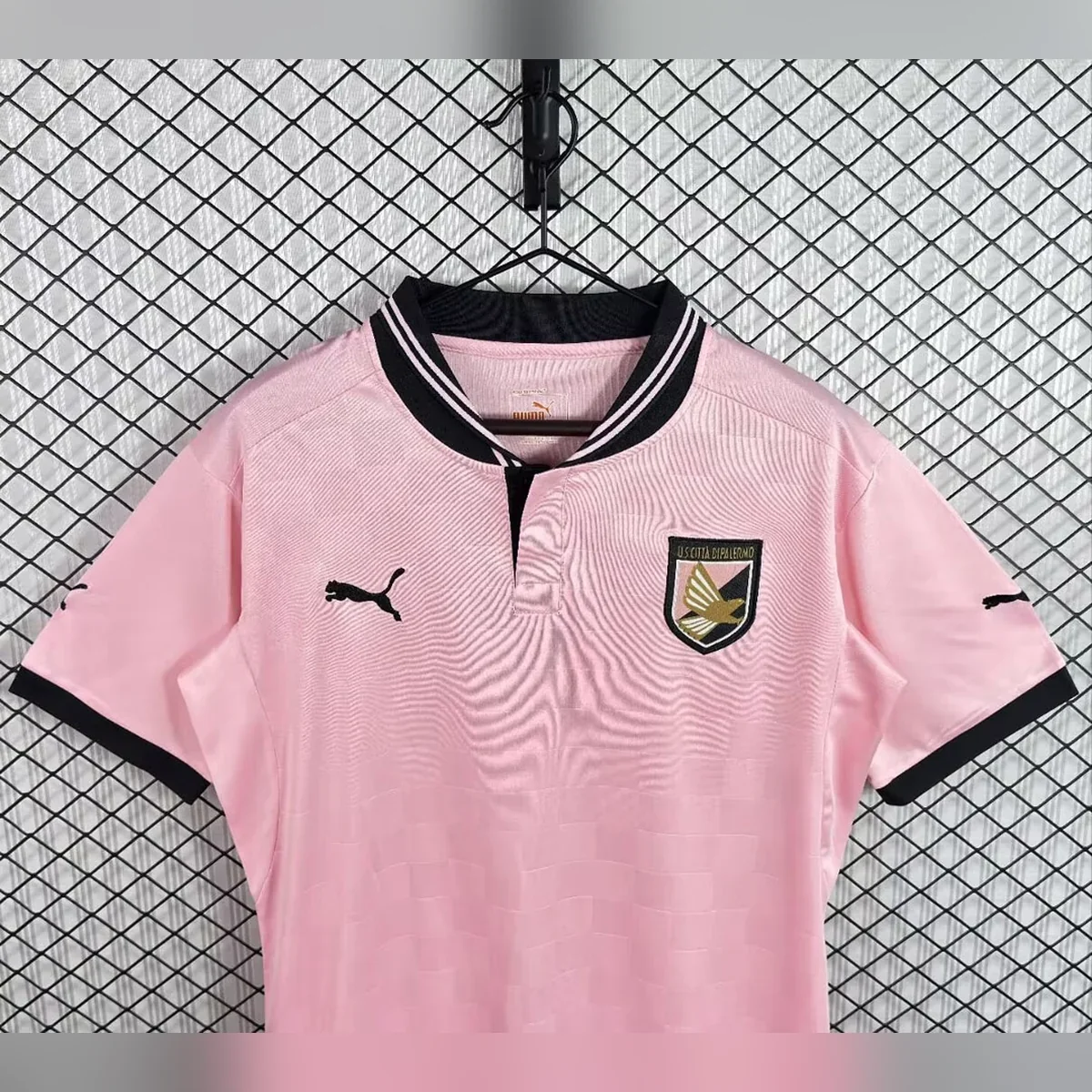Camiseta Palermo Rosa 2012/13 Retro – detalle del cuello