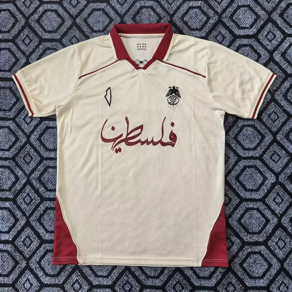 Camiseta Palestina Blanca y Burdeos – frontal