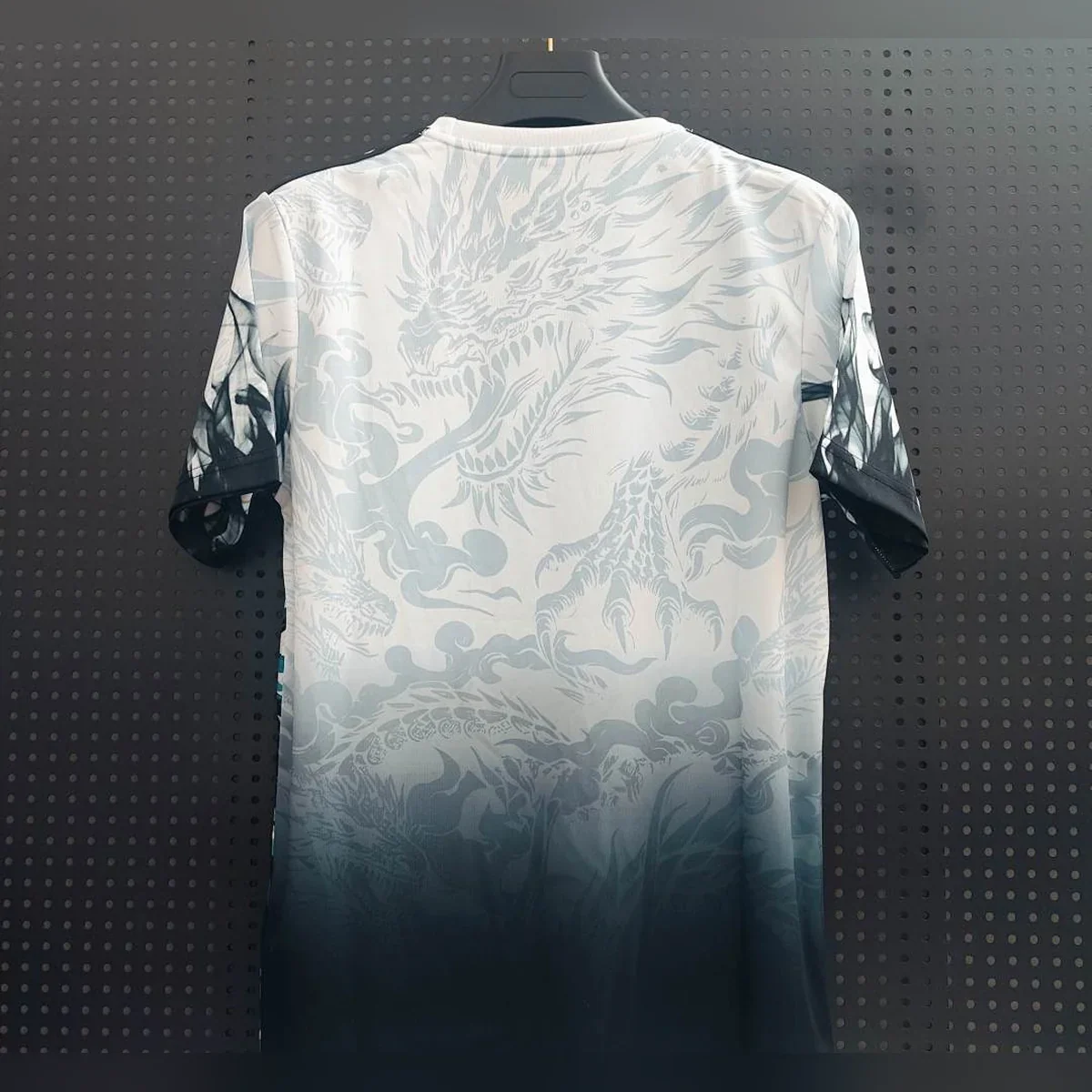 Camiseta Real Madrid Dragón Blanca 2025/26 – espalda