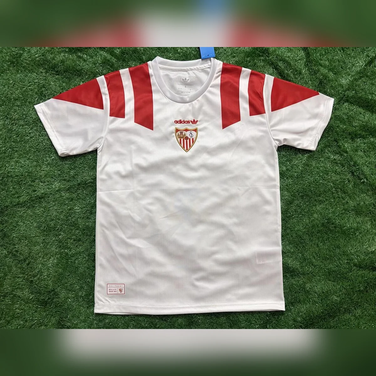 Maglia Siviglia Bianca con Spalle Rosse 2026/27 – fronte
