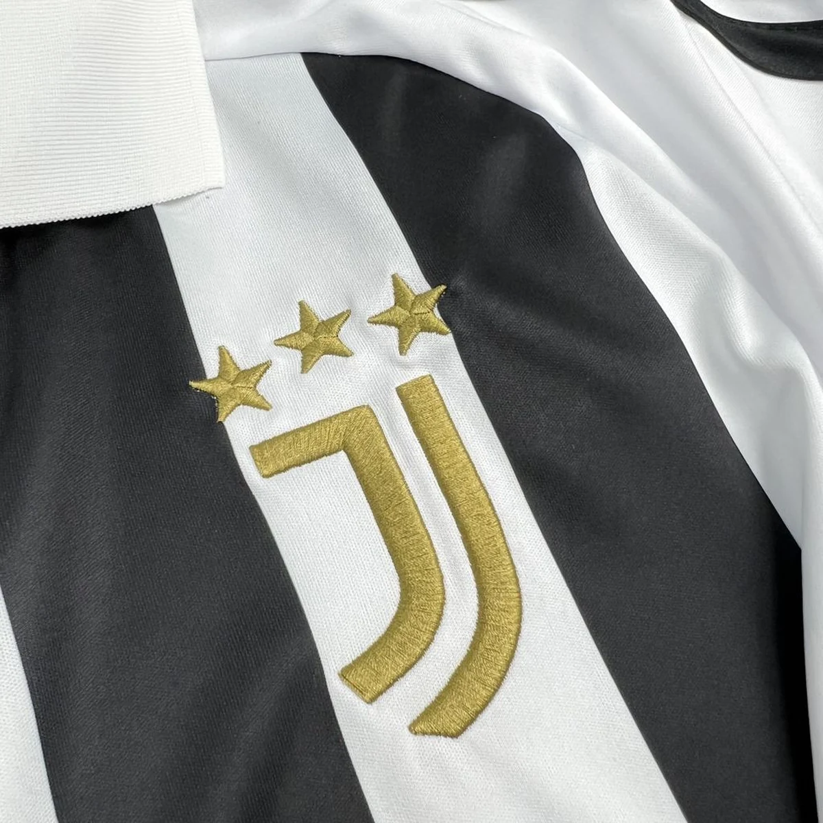 Prima Maglia Juventus 2026/27 Manica Lunga – dettaglio 1