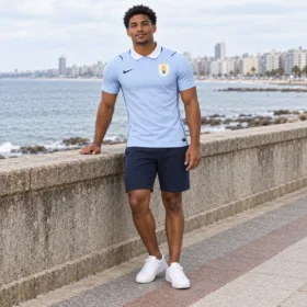 Prima Maglia Uruguay 2026 – Giocatore – indossata da modello virtuale, immagine illustrativa