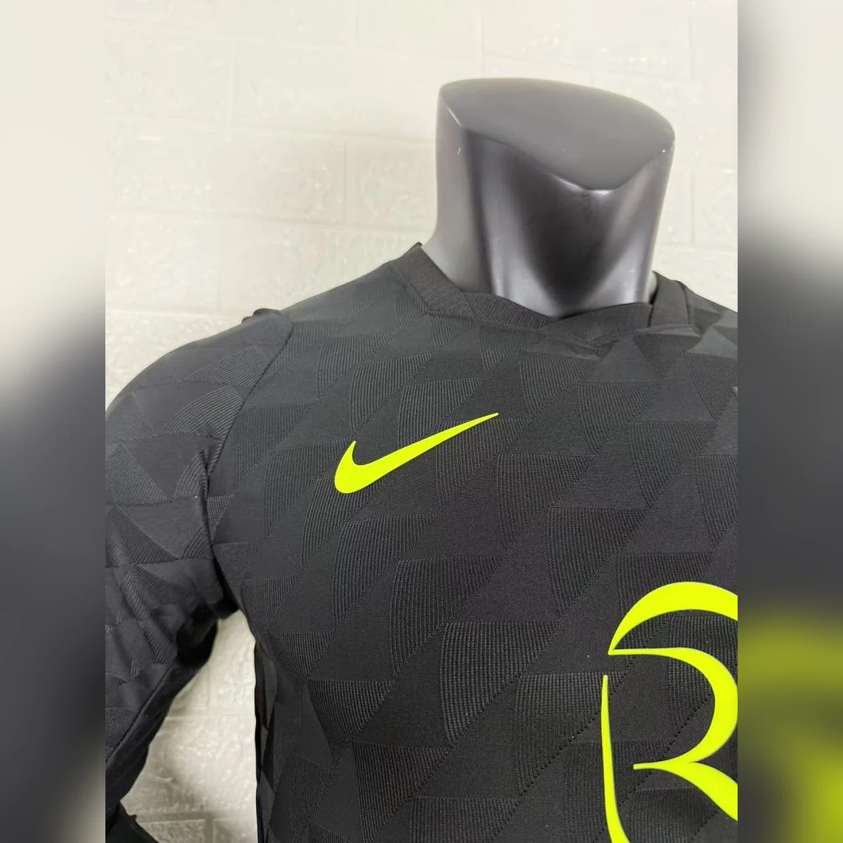 Seconda Maglia Atletico Manica Lunga 2026/27 – Giocatore – dettaglio baffo Nike