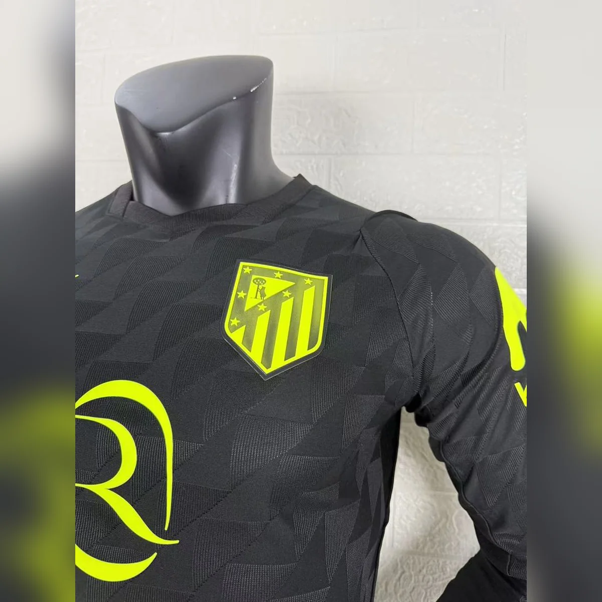 Seconda Maglia Atletico Manica Lunga 2026/27 – Giocatore – dettaglio stemma