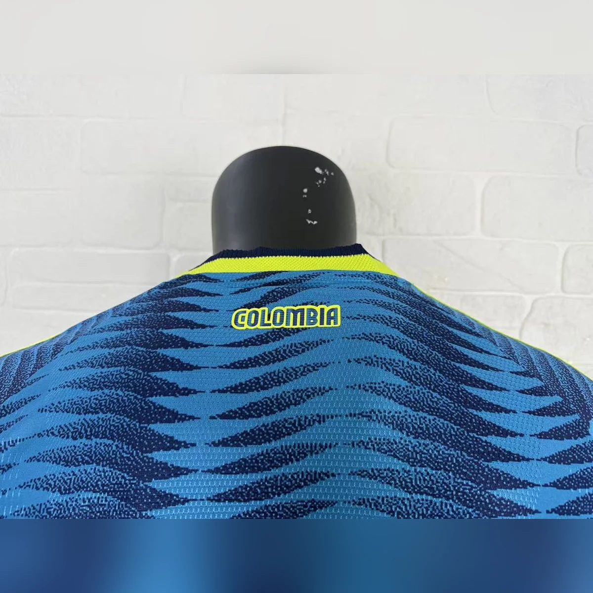 Camiseta Colombia Segunda Equipación 2026/27 – Jugador – detalle de la inscripción en la espalda