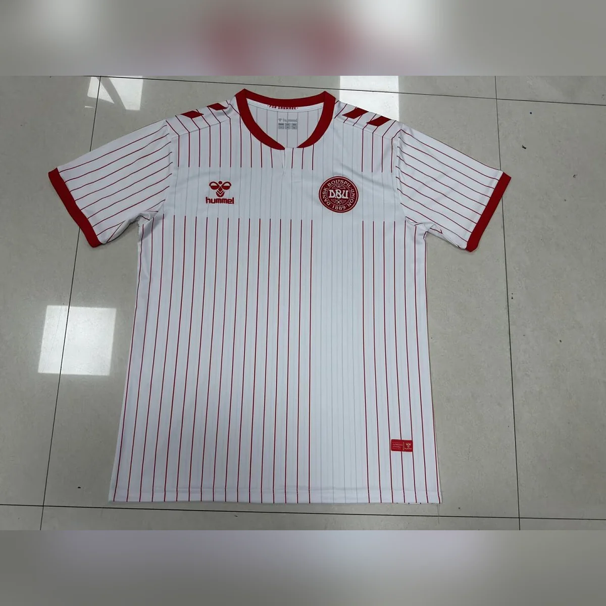 Camiseta Dinamarca Segunda Equipación 2026/27 – frontal